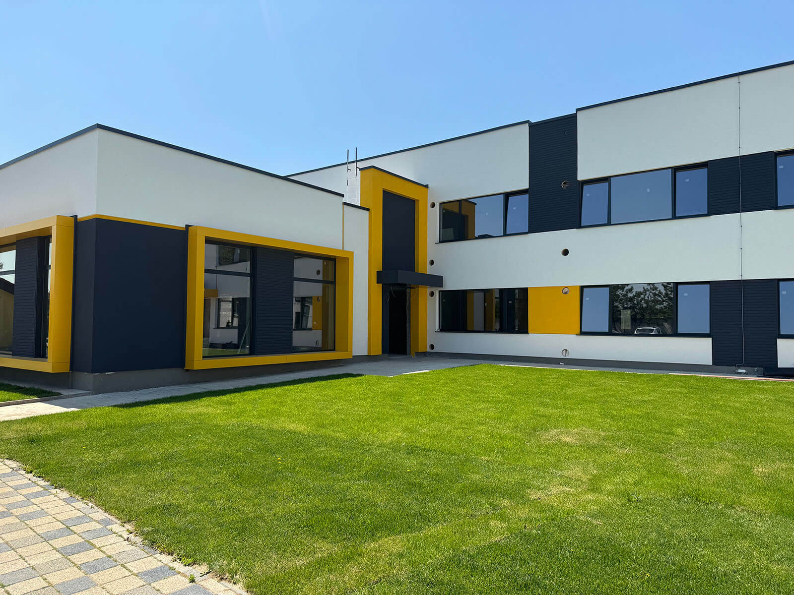 Kinderama International School
